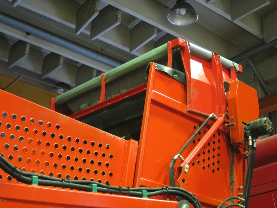 4601 / 4557 Dewulf GBC carrot harvester 1 row with bunker