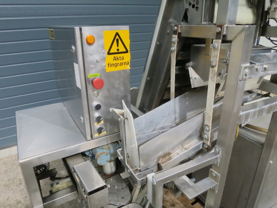 4643 Newtec G30A carrot weigher and packing machine