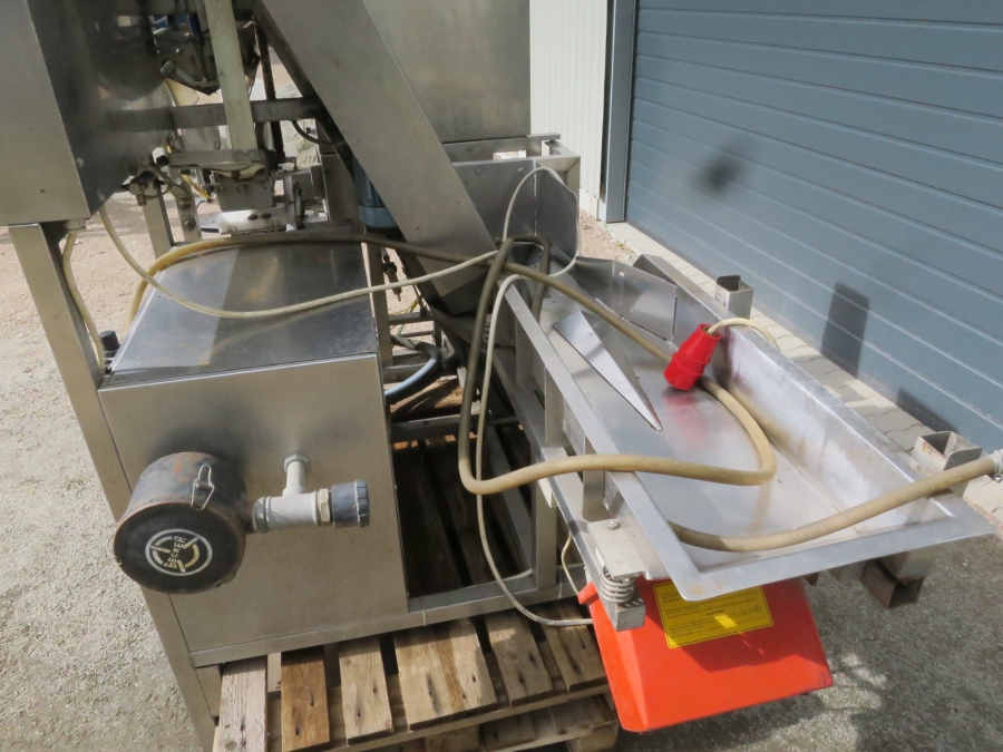 4643 Newtec G30A carrot weigher and packing machine