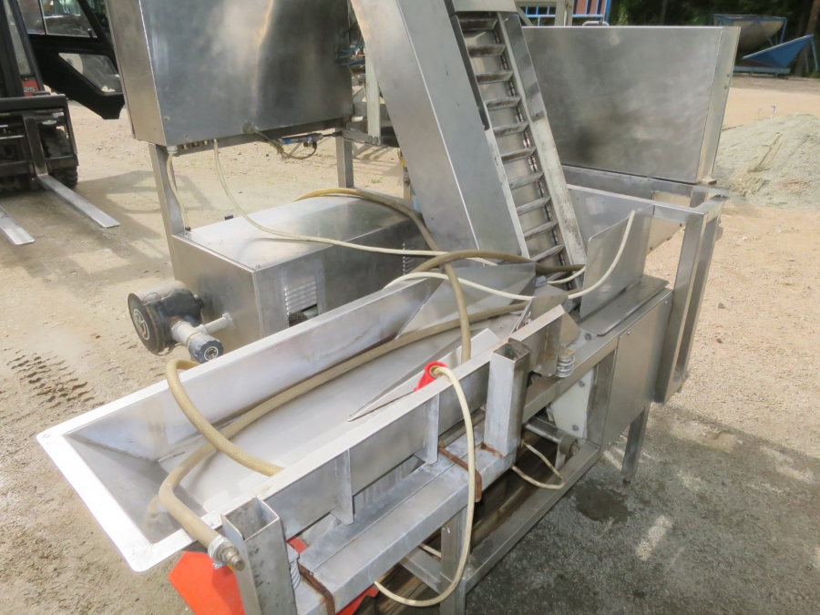 4643 Newtec G30A carrot weigher and packing machine
