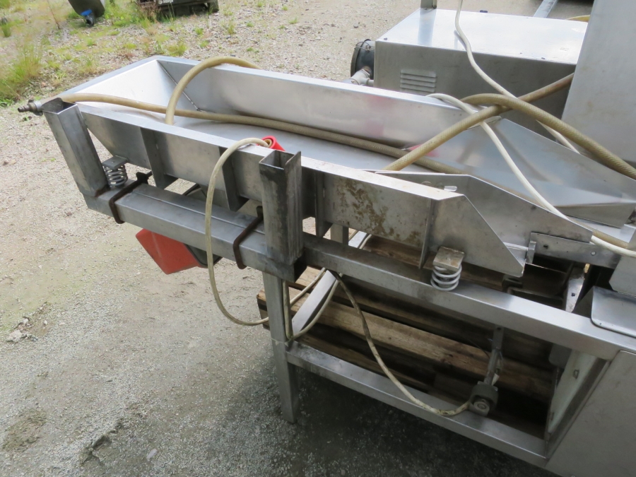 4643 Newtec G30A carrot weigher and packing machine