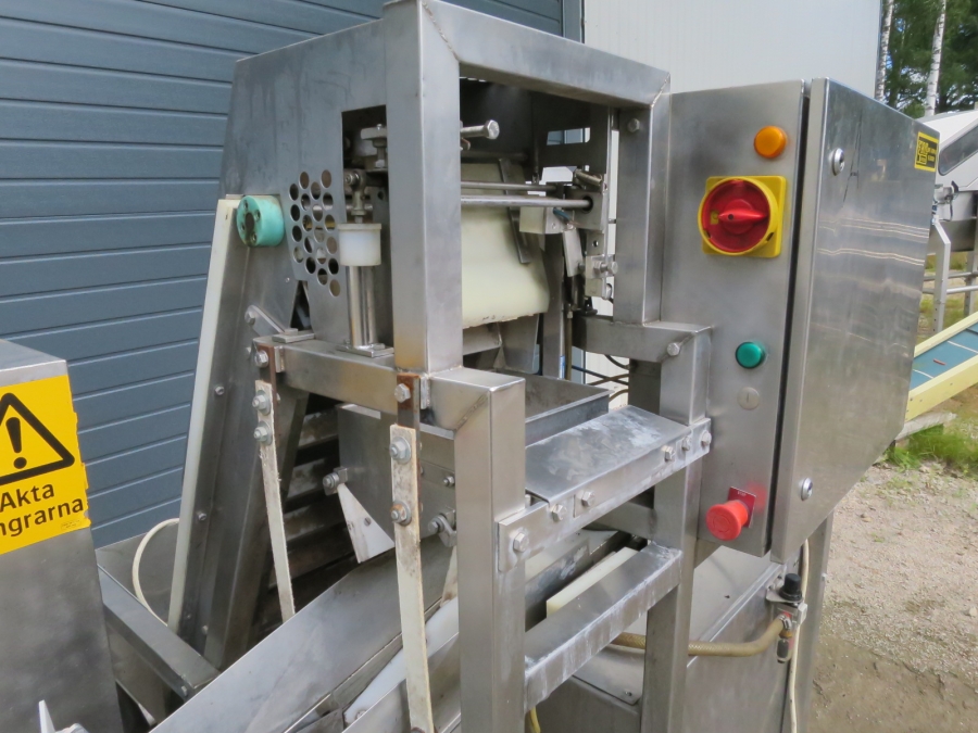 4643 Newtec G30A carrot weigher and packing machine