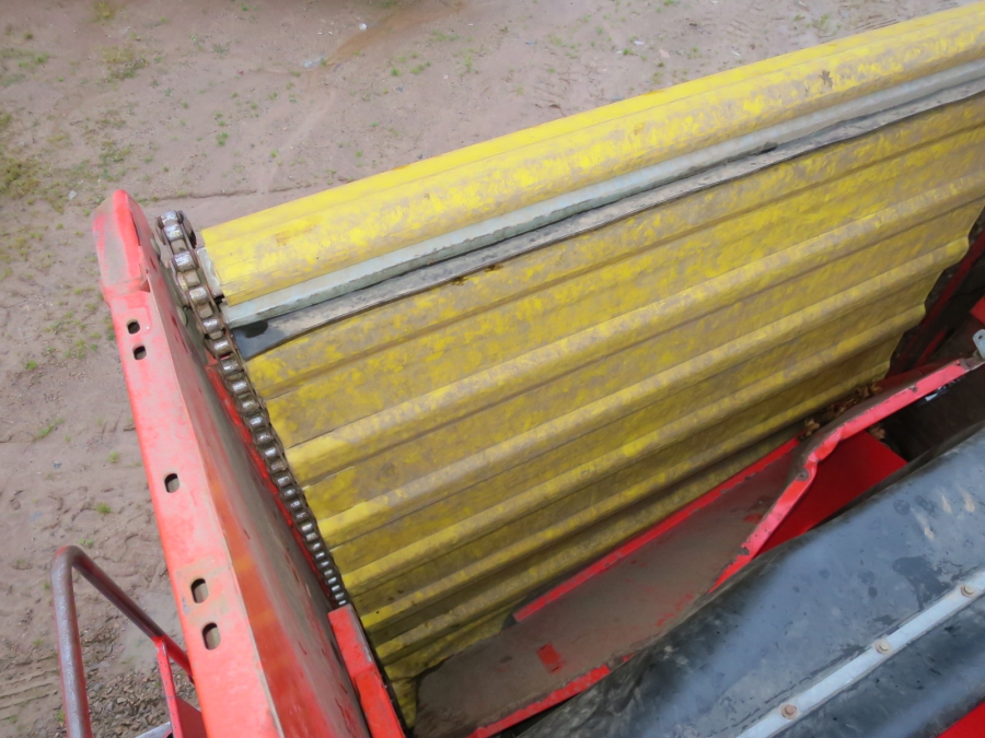 4696 Grimme SE75-30 potato harvester