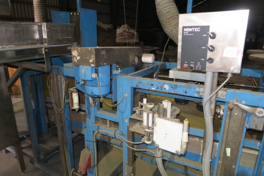 4701 Newtec 2009XB with Udo Schliebe Netzverschliessmaschine