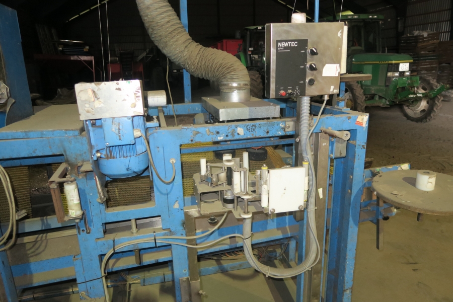 4701 Newtec 2009XB with Udo Schliebe Netzverschliessmaschine