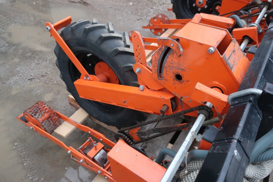 4789 Stanhay 785 precision seeder