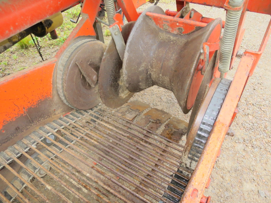 4895 Grimme SE75-20 potato harvester