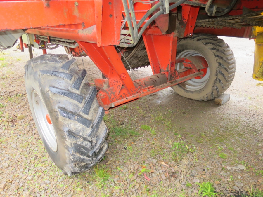 4895 Grimme SE75-20 potato harvester