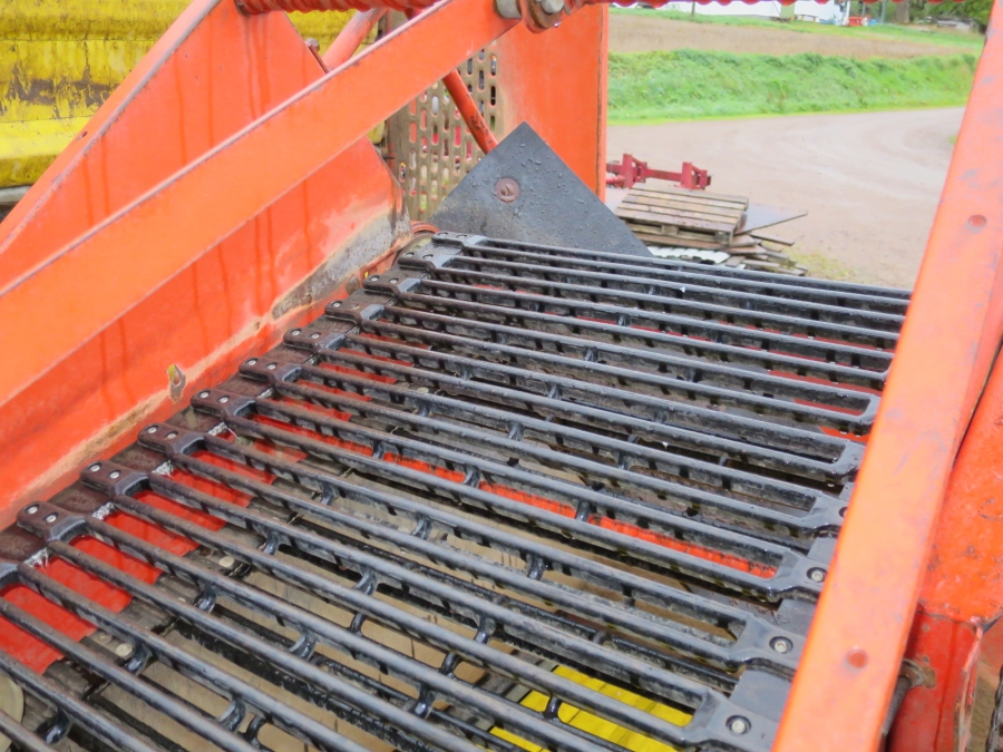 4895 Grimme SE75-20 potato harvester