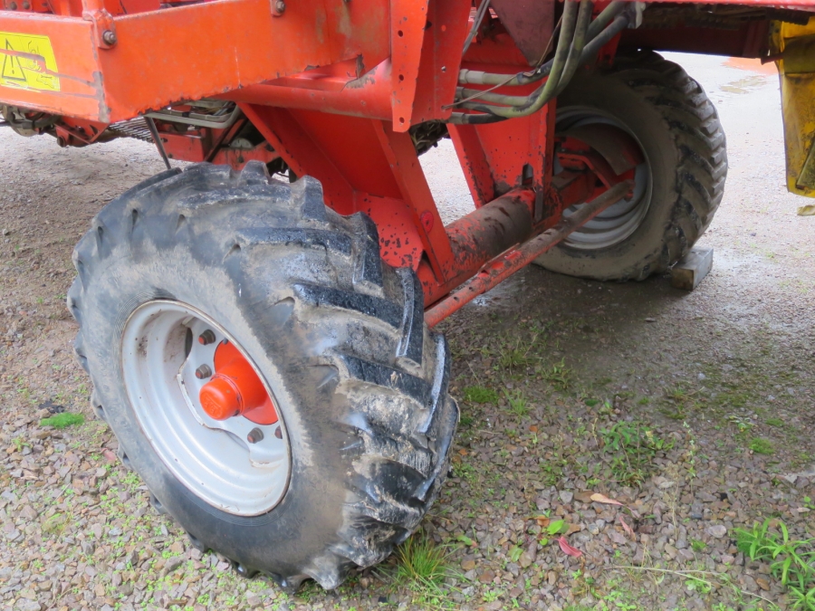 4895 Grimme SE75-20 potato harvester