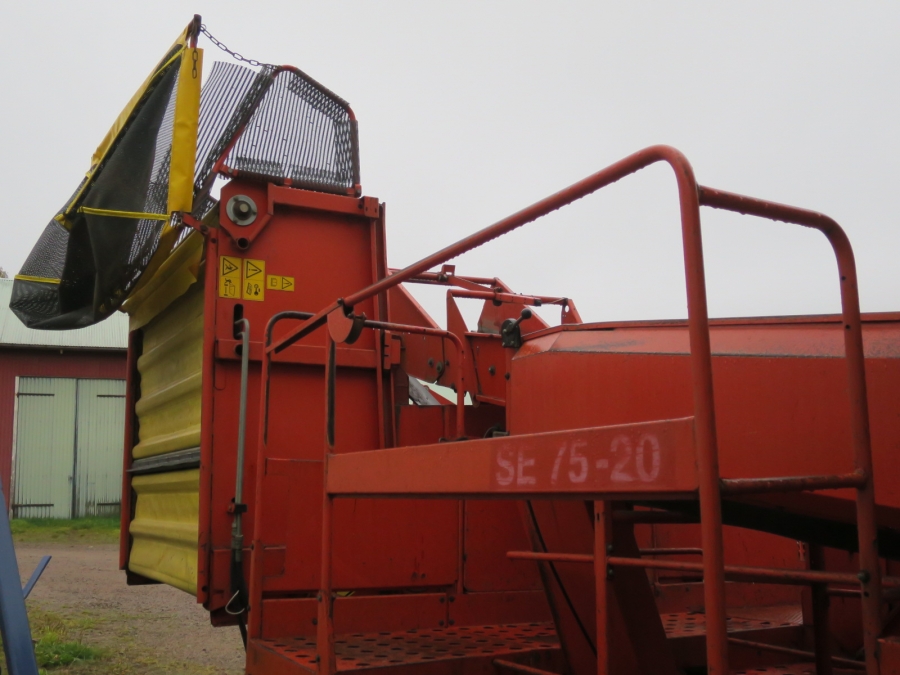 4895 Grimme SE75-20 potato harvester