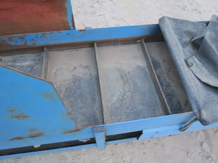 4929 EMVE Feeding bunker 3900x550 mm