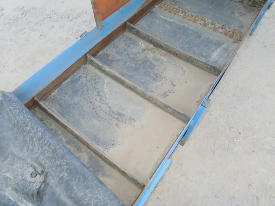 4929 EMVE Feeding bunker 3900x550 mm
