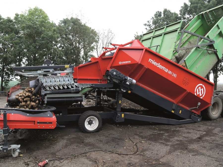 4977 Miedema MH240 receiving hopper