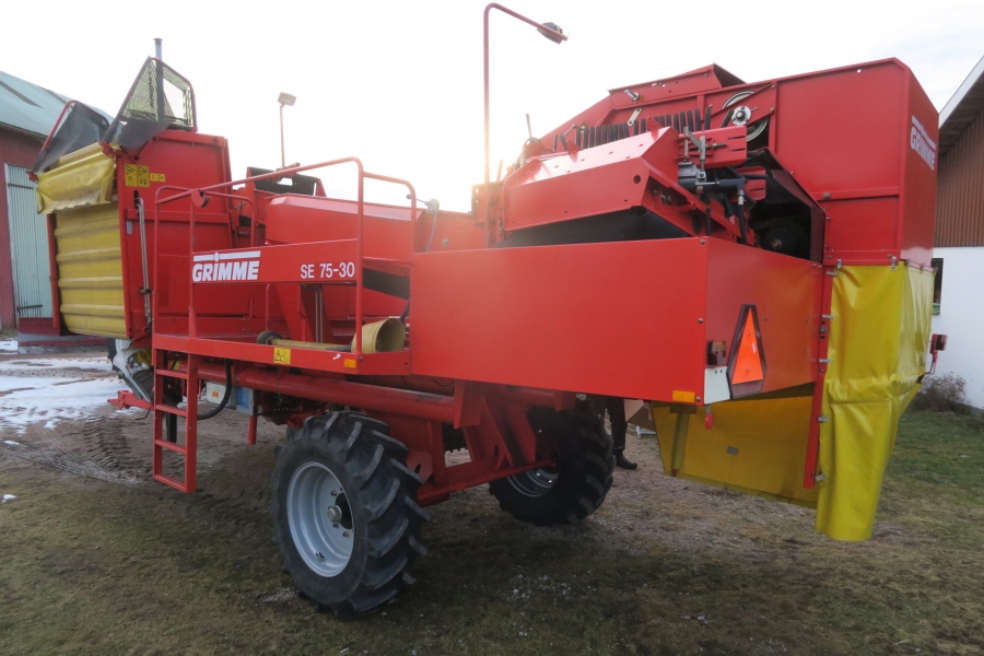 4991 Grimme 75-30 potato harvester