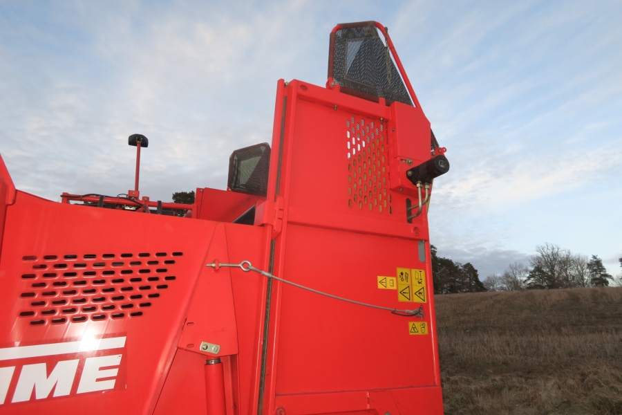 4991 Grimme 75-30 potato harvester