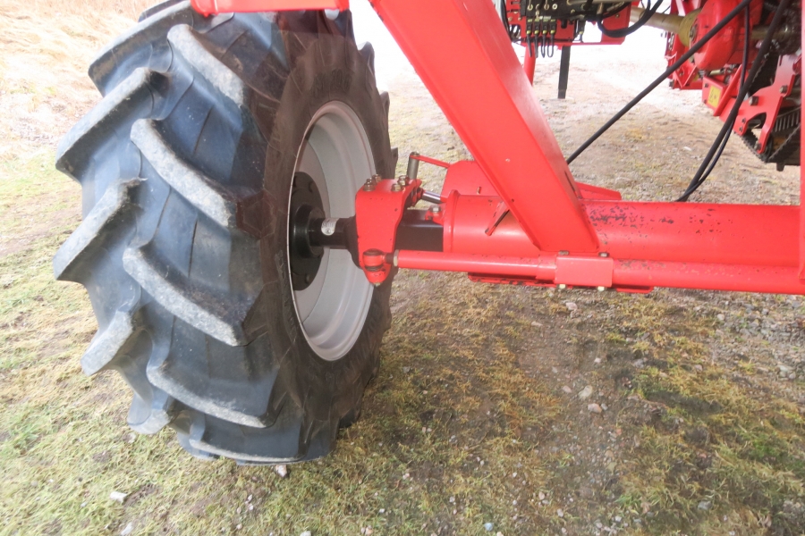 4991 Grimme 75-30 potato harvester
