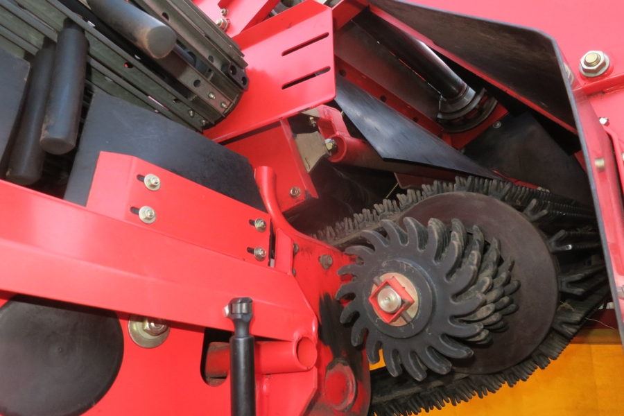 4991 Grimme 75-30 potato harvester