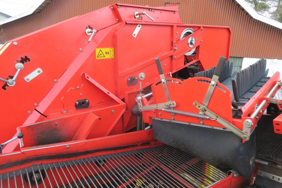 4991 Grimme 75-30 potato harvester