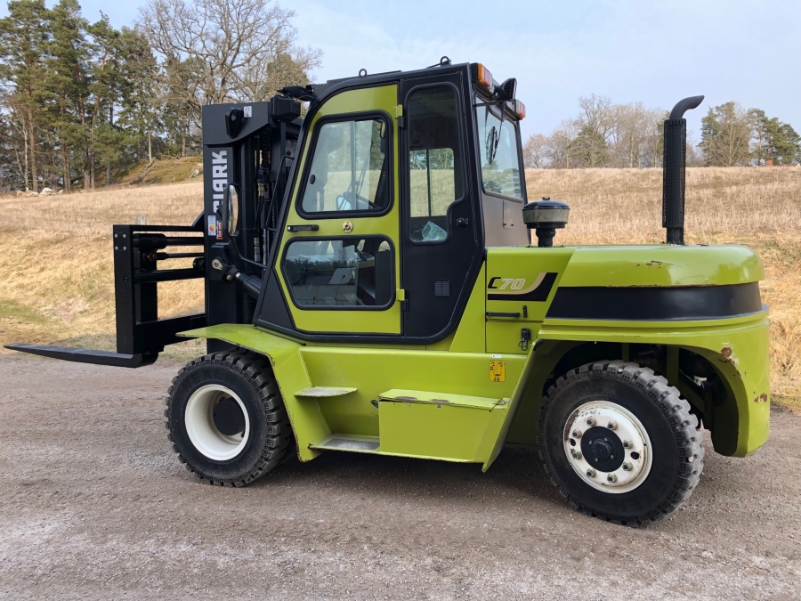 5053 Clark C70D 7 ton truck till salu