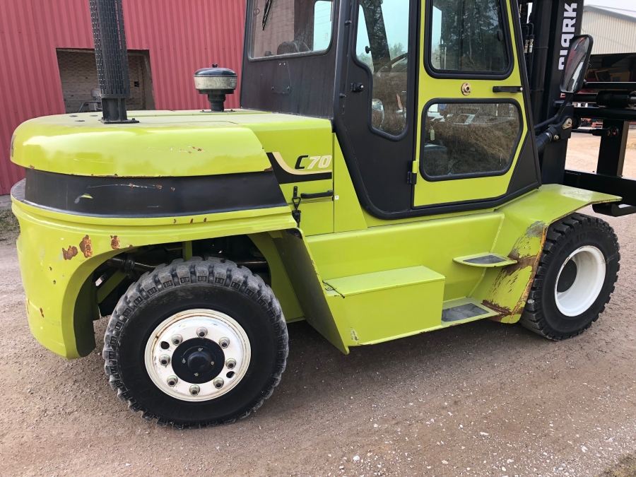 5053 Clark C70D 7 ton truck till salu