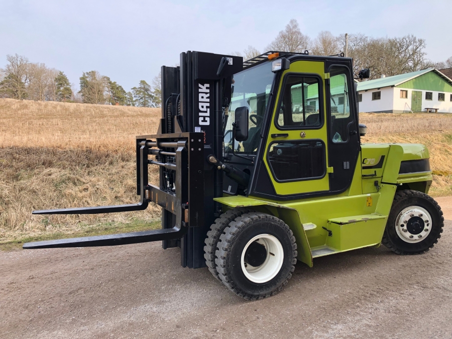 5053 Clark C70D 7 ton truck till salu