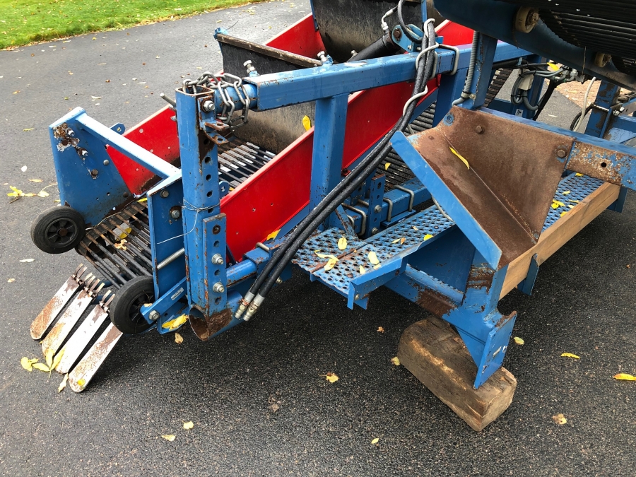 5098 Asa-Lift KT-80 potato harvester mounted