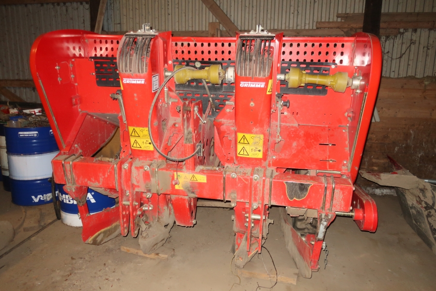 5136 Grimme GL32B potato planter 2 row