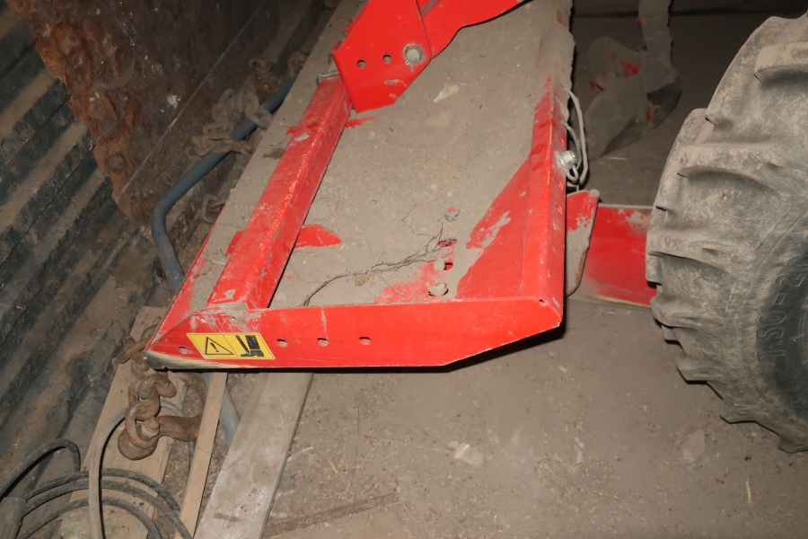 5136 Grimme GL32B potato planter 2 row