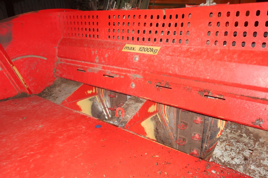 5136 Grimme GL32B potato planter 2 row