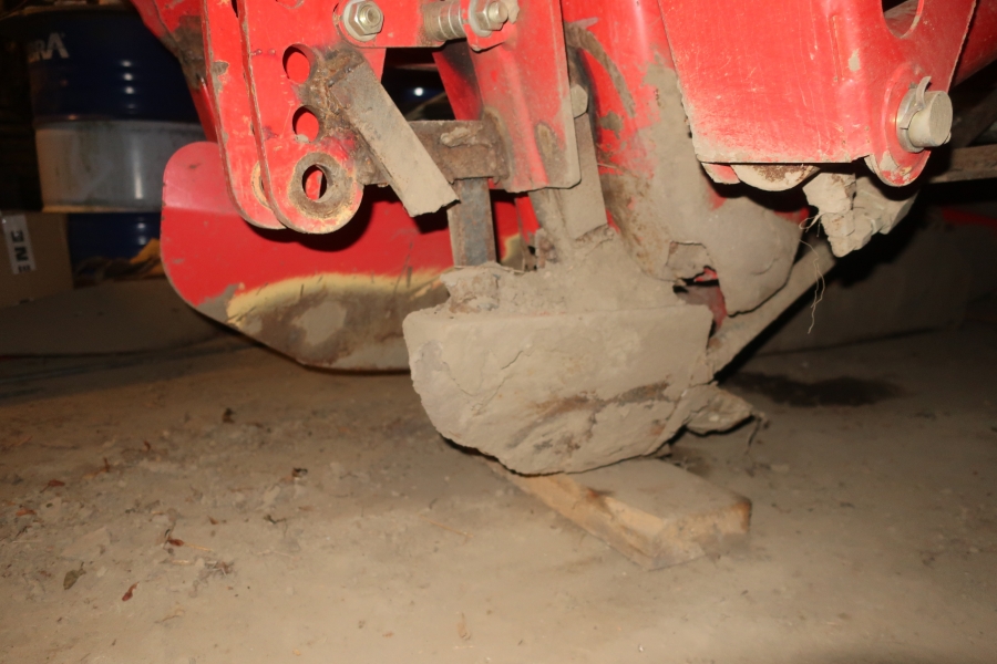5136 Grimme GL32B potato planter 2 row