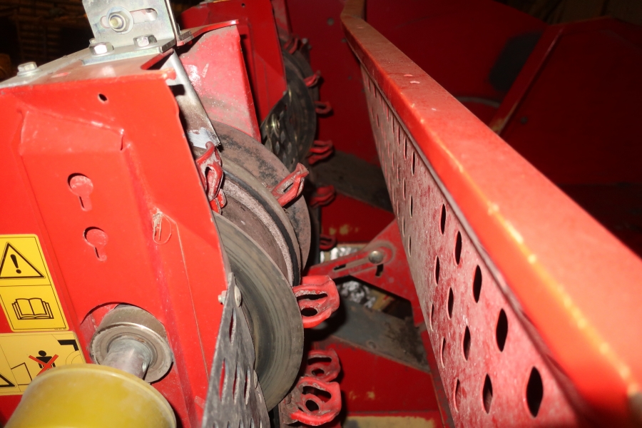 5136 Grimme GL32B potato planter 2 row