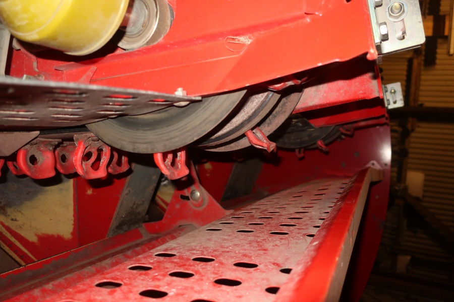 5136 Grimme GL32B potato planter 2 row