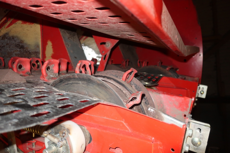 5136 Grimme GL32B potato planter 2 row