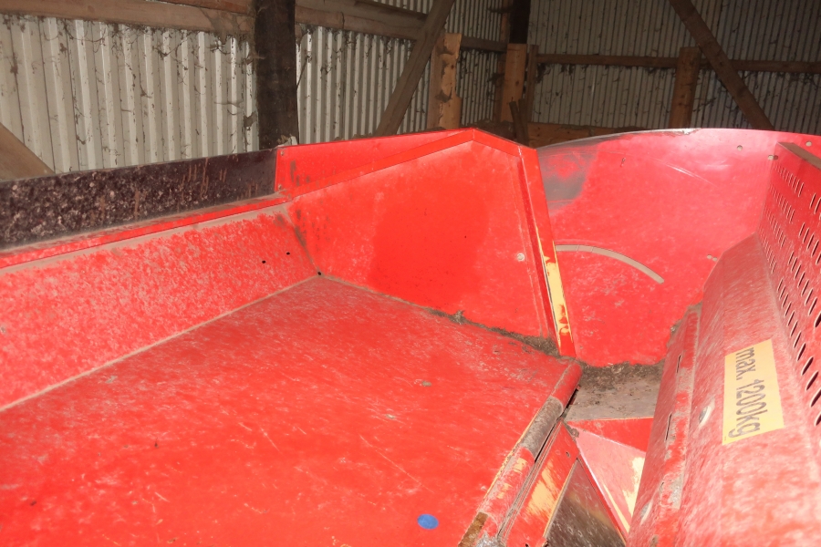 5136 Grimme GL32B potato planter 2 row