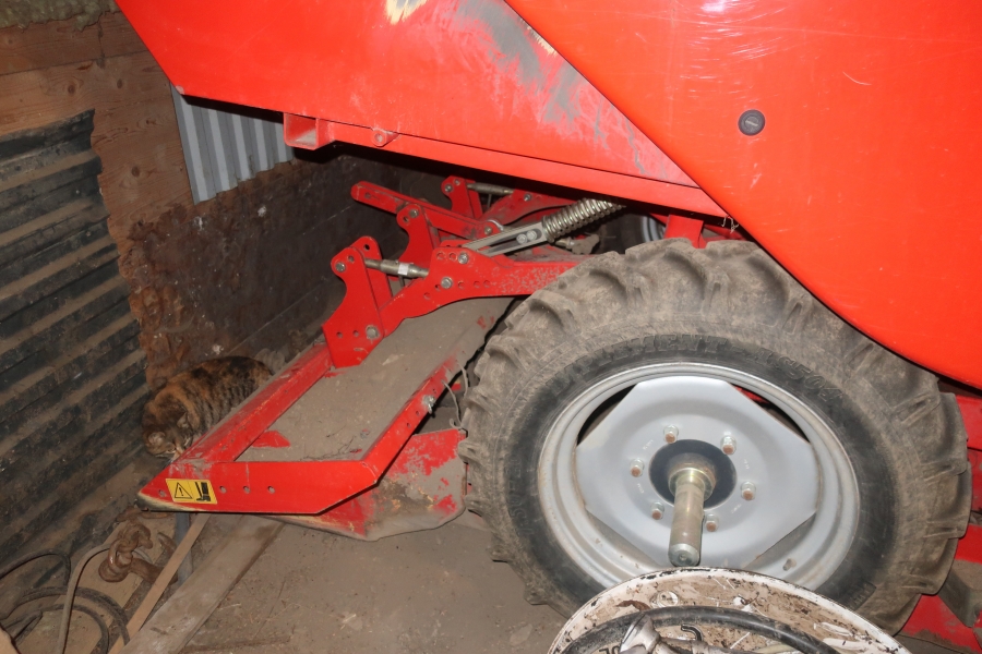 5136 Grimme GL32B potato planter 2 row
