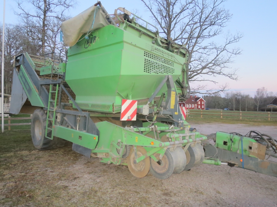 5164 AVR Spirit 8200 potatisupptagare