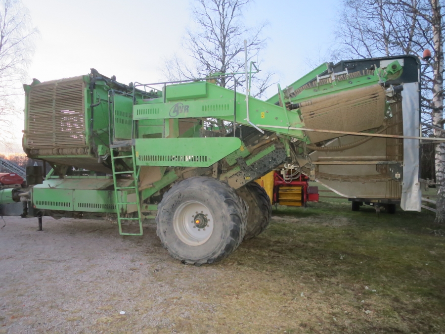 5164 AVR Spirit 8200 potatisupptagare