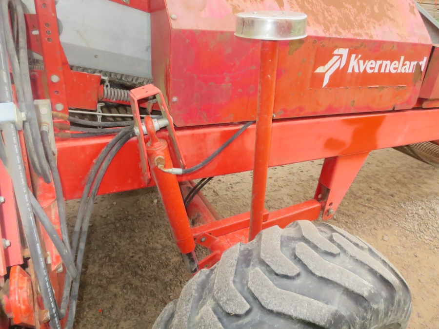 5217 Kverneland Underhaug UN2200 potatisupptagare