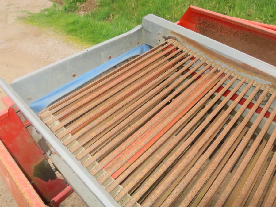 5217 Kverneland Underhaug UN2200 potatisupptagare