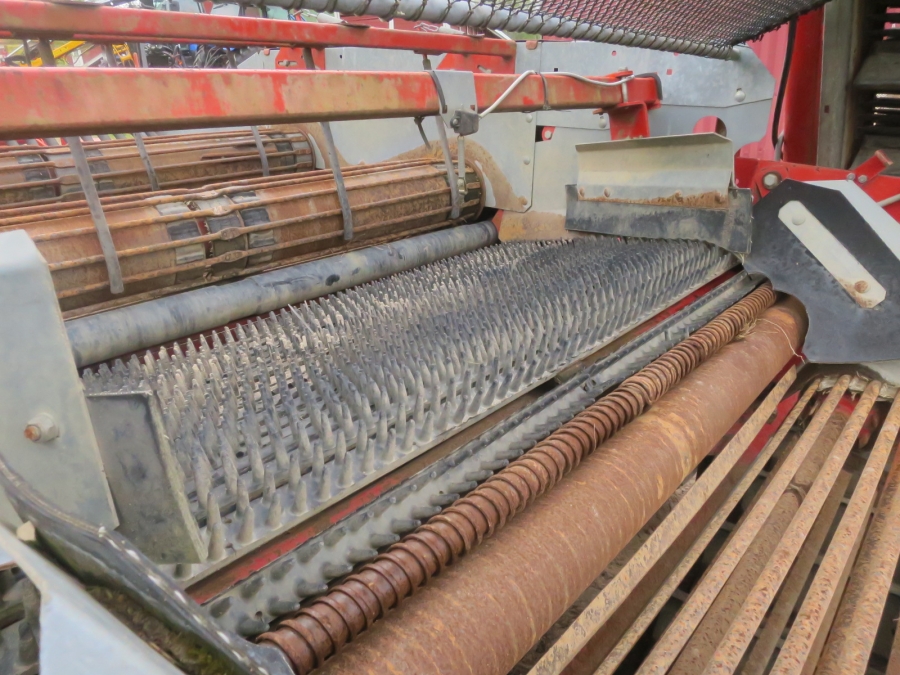 5217 Kverneland Underhaug UN2200 potatisupptagare