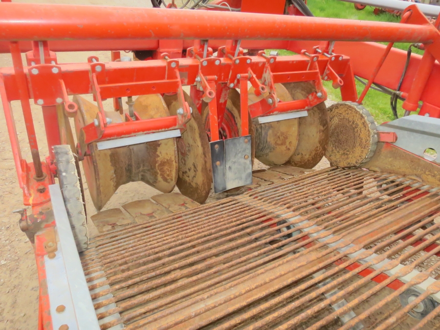 5217 Kverneland Underhaug UN2200 potatisupptagare