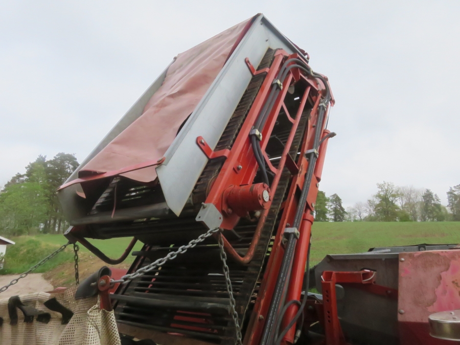 5217 Kverneland Underhaug UN2200 potatisupptagare
