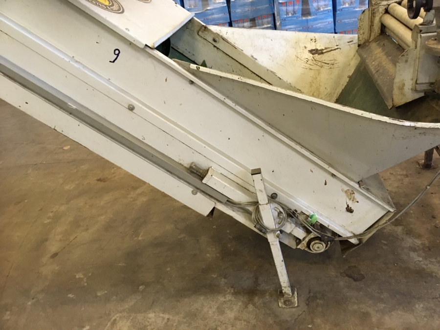 5248 Sorma S&B net clipping line with weigher