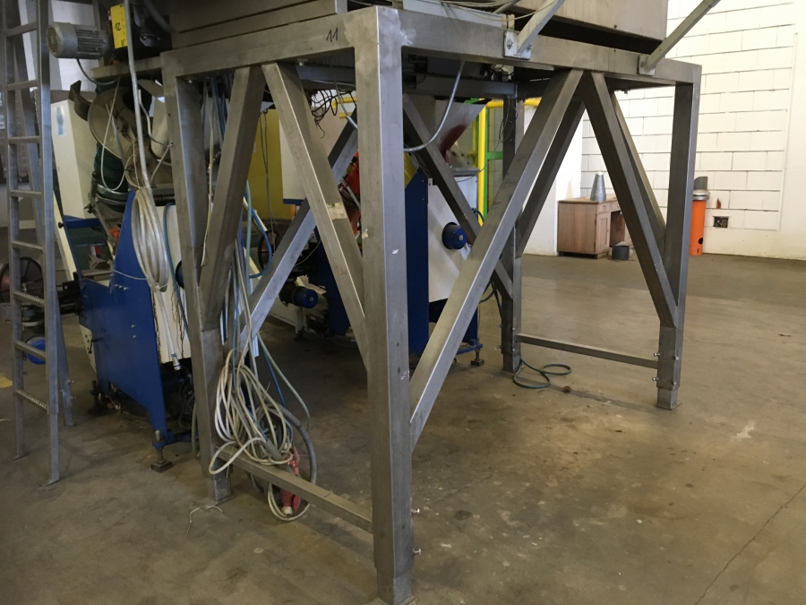5248 Sorma S&B net clipping line with weigher
