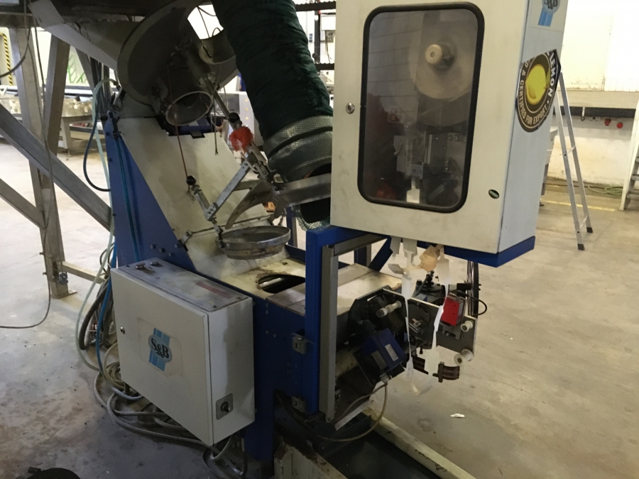 5248 Sorma S&B net clipping line with weigher