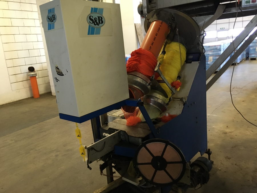 5248 Sorma S&B net clipping line with weigher