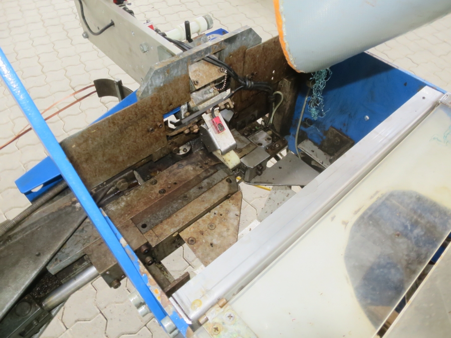 5248 Sorma S&B net clipping line with weigher