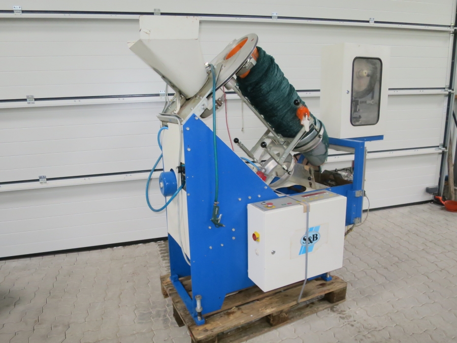 5248 Sorma S&B net clipping line with weigher