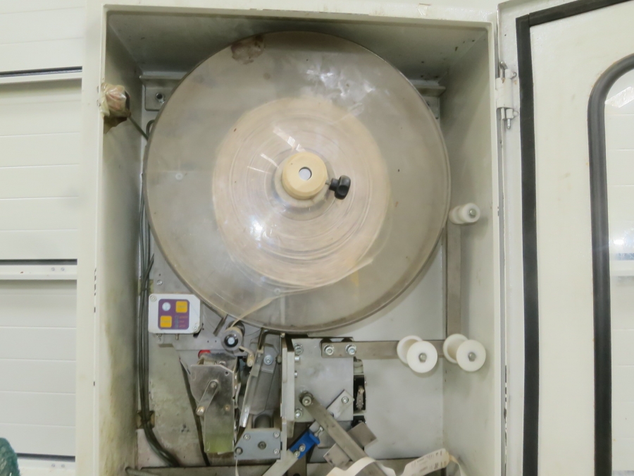 5248 Sorma S&B net clipping line with weigher